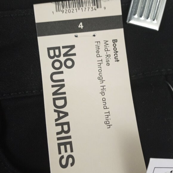 NWT No Boundaries Boot Cut Denim Jeans Womens 4 Mid Rise Solid Black Stretch - Picture 6 of 7